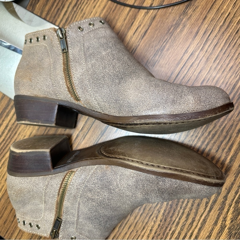 EUC Minnetonka Brenna Tan Suede Ankle Booties Size‎ 10 - Picture 7 of 13